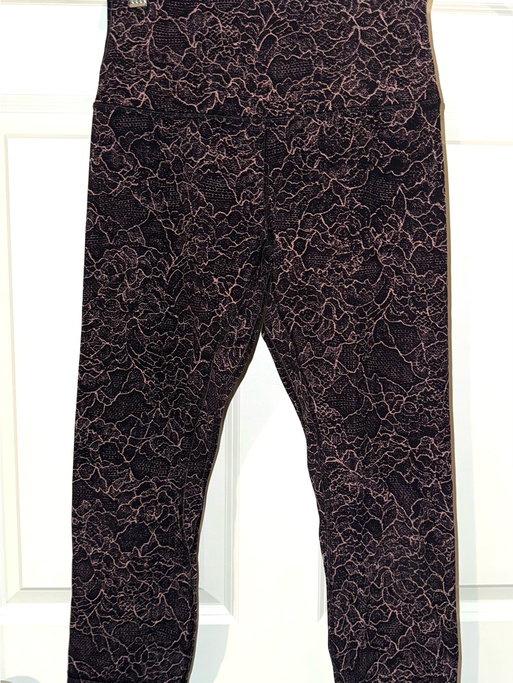 Lululemon Align Crop Leggings size 0 black lace